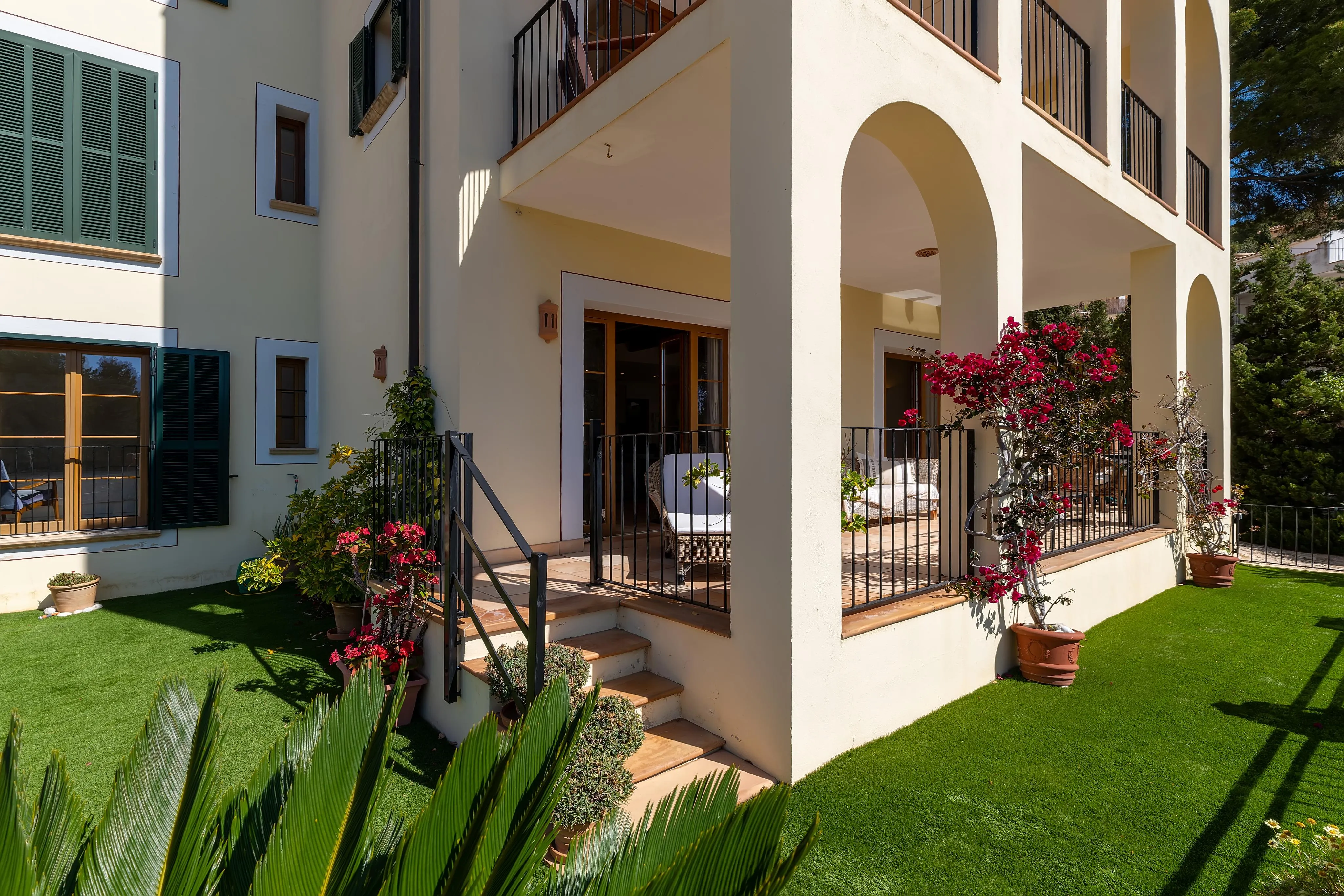 Apartamento con jardín cerca de la playa y el paseo marítimo-9