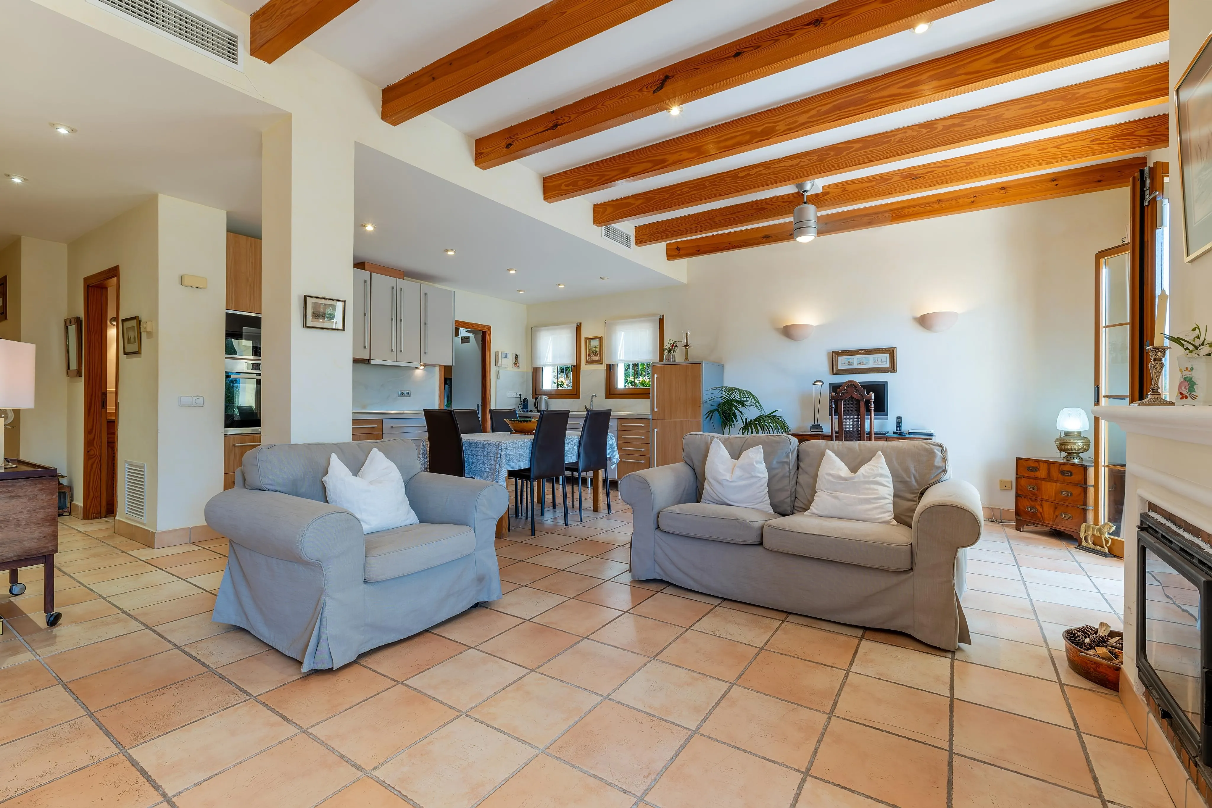 Apartamento con jardín cerca de la playa y el paseo marítimo-10