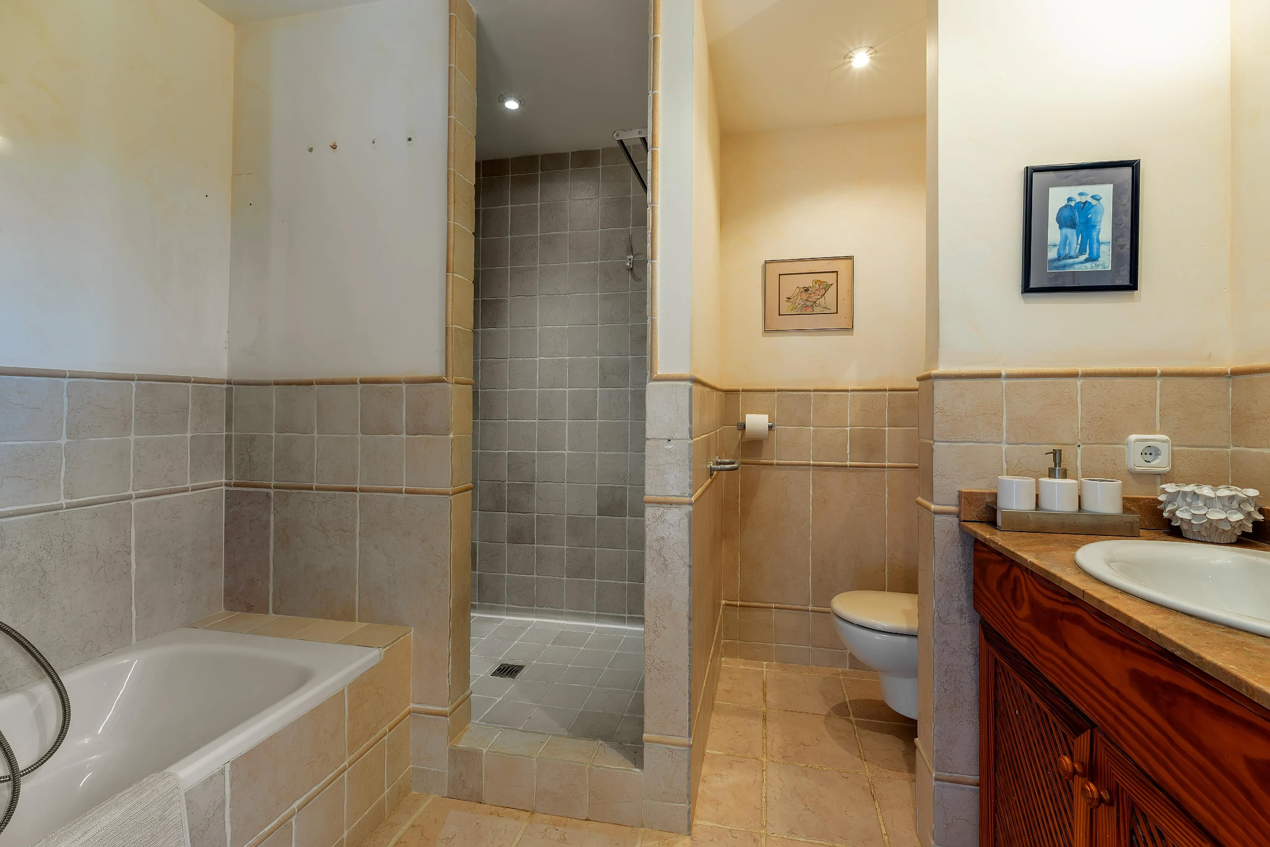 Apartamento con jardín cerca de la playa y el paseo marítimo-8