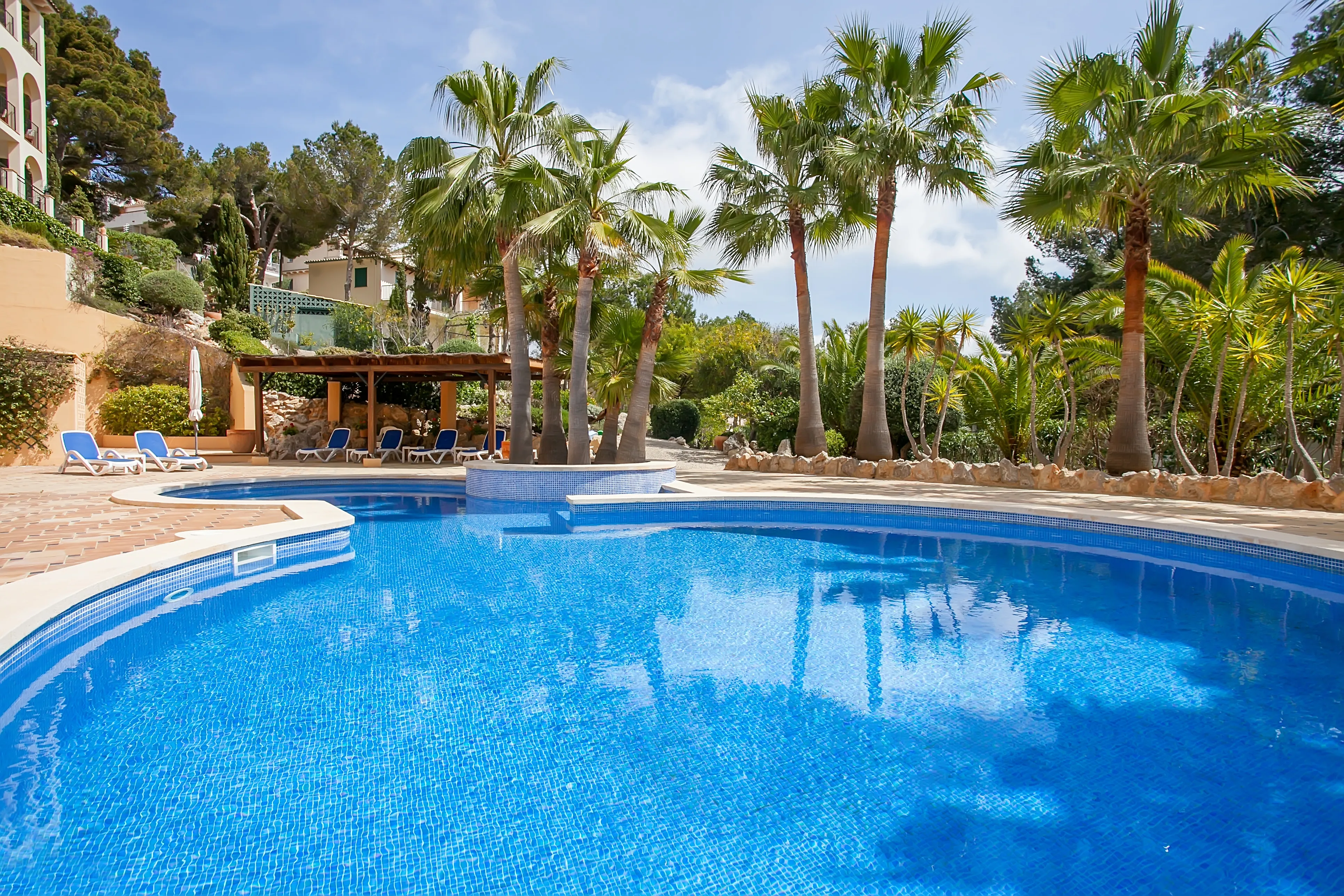 Apartamento con jardín cerca de la playa y el paseo marítimo-6