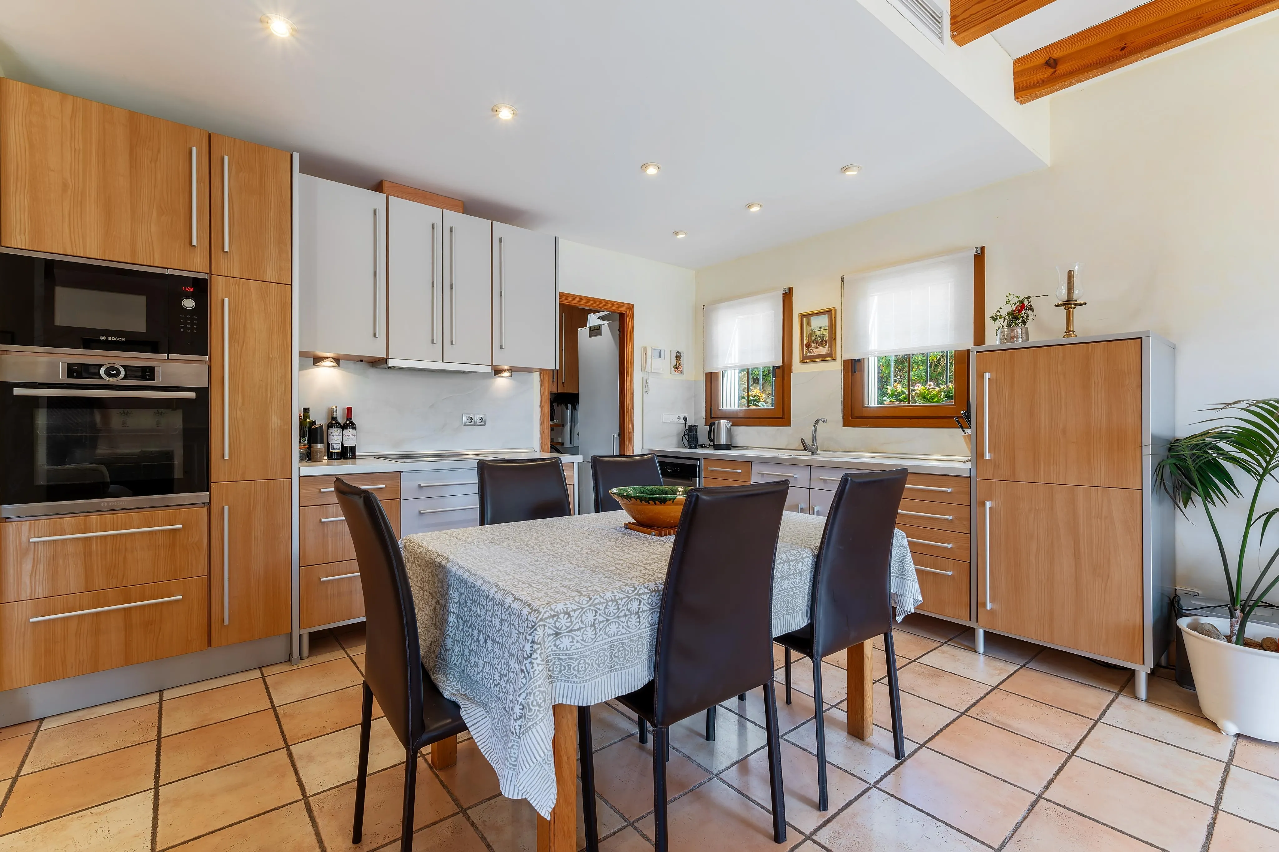 Apartamento con jardín cerca de la playa y el paseo marítimo-11