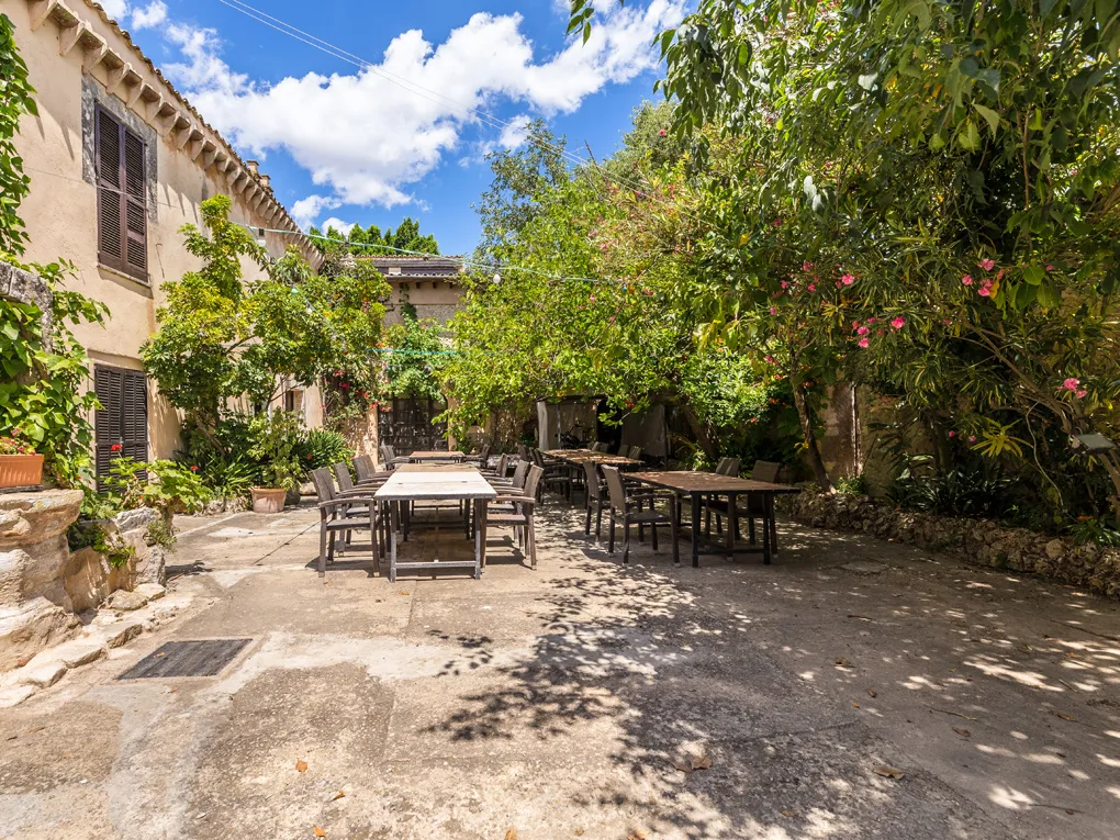 Hôtel de campagne avec potentiel d'expansion-19