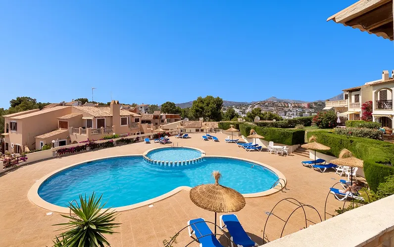 Hoekwoning in populair wooncomplex in Santa Ponsa