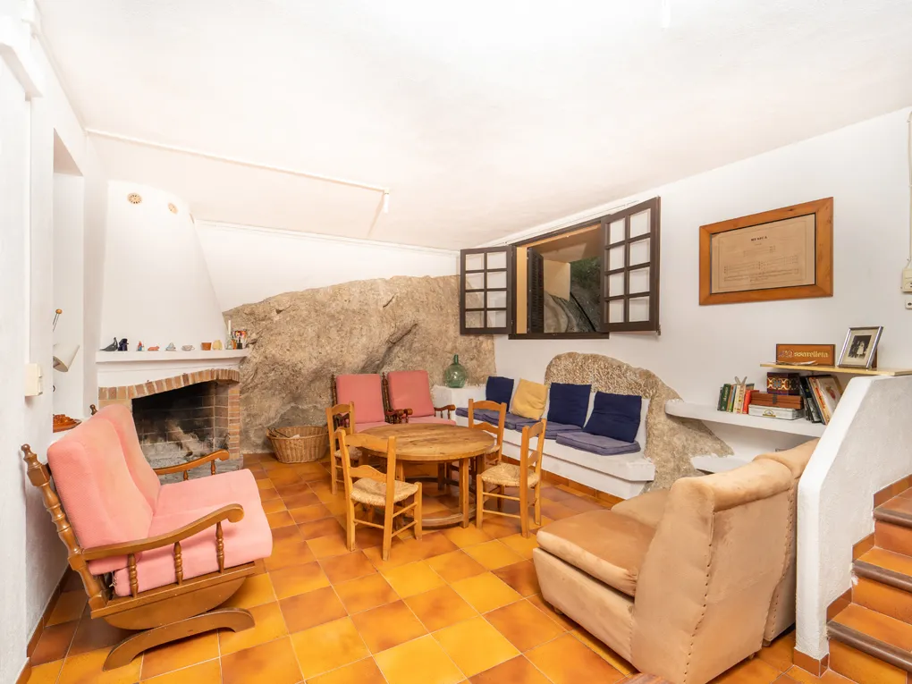 Finca in Pollensa with spectacular sea views-10