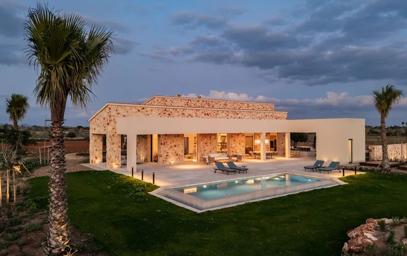 Ekskluzywna nowo wybudowana finca w idyllicznej lokalizacji w pobliżu Cala Llombards