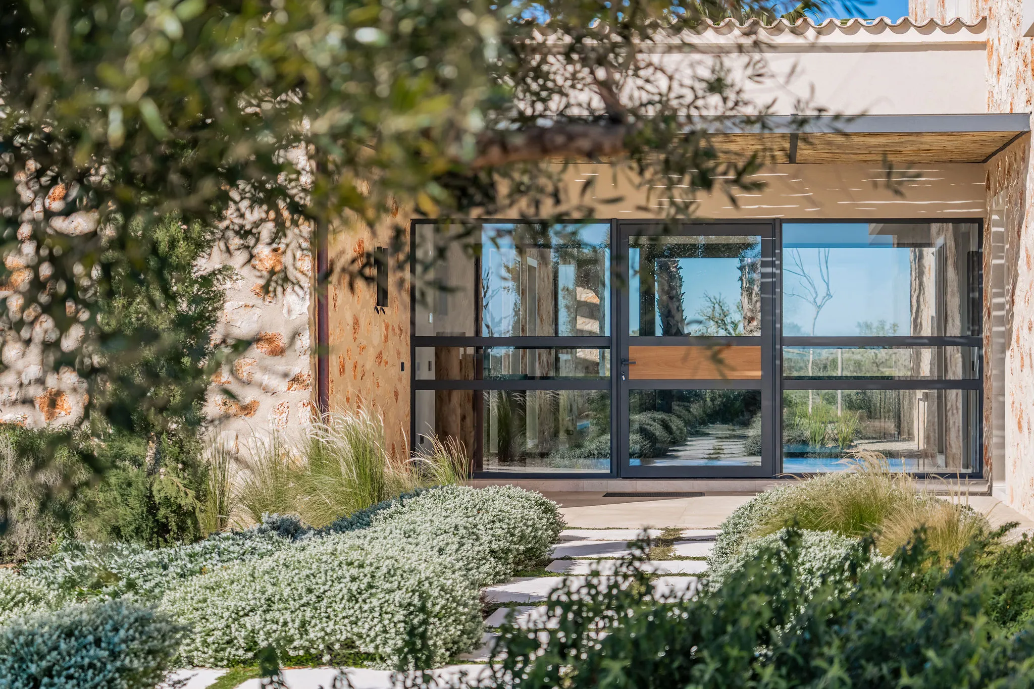 Exclusive new build finca in idyllic location near Cala Llombards-2