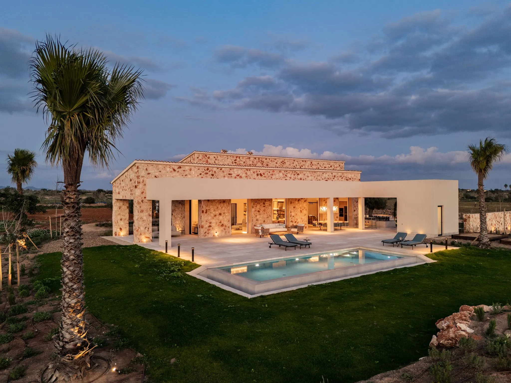 Eksklusiv nybygget finca med idyllisk beliggenhed nær Cala Llombards-2