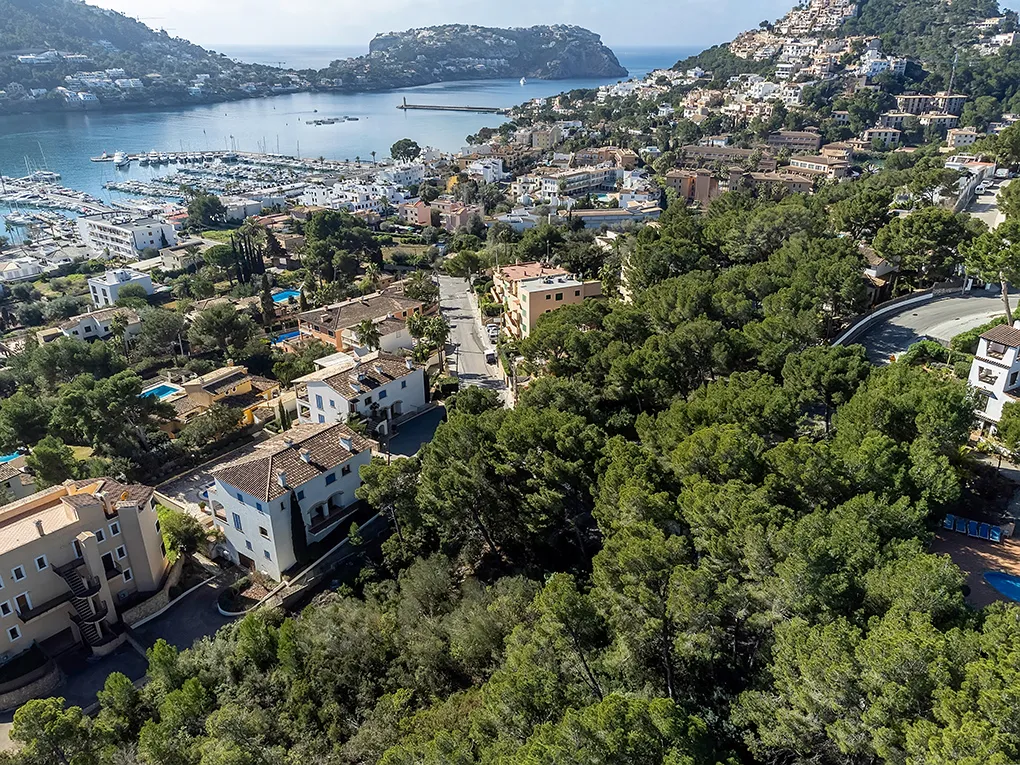 Construction plot in walking distance to the port-1