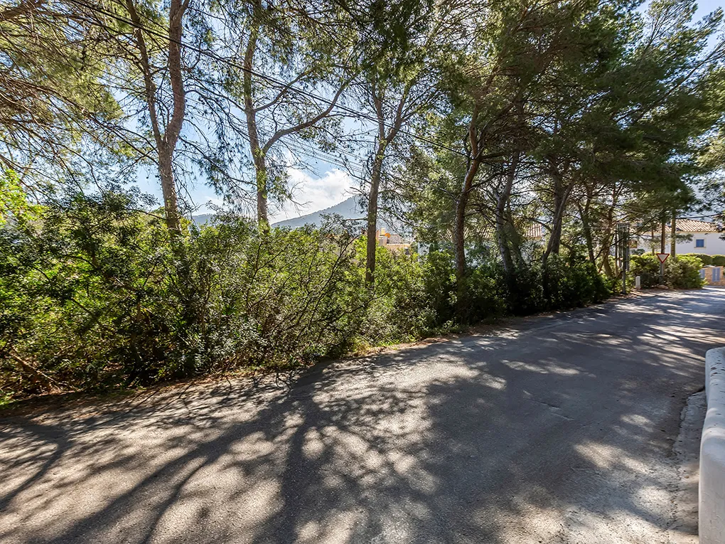 Construction plot in walking distance to the port-4