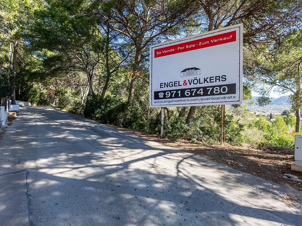 Construction plot in walking distance to the port-3