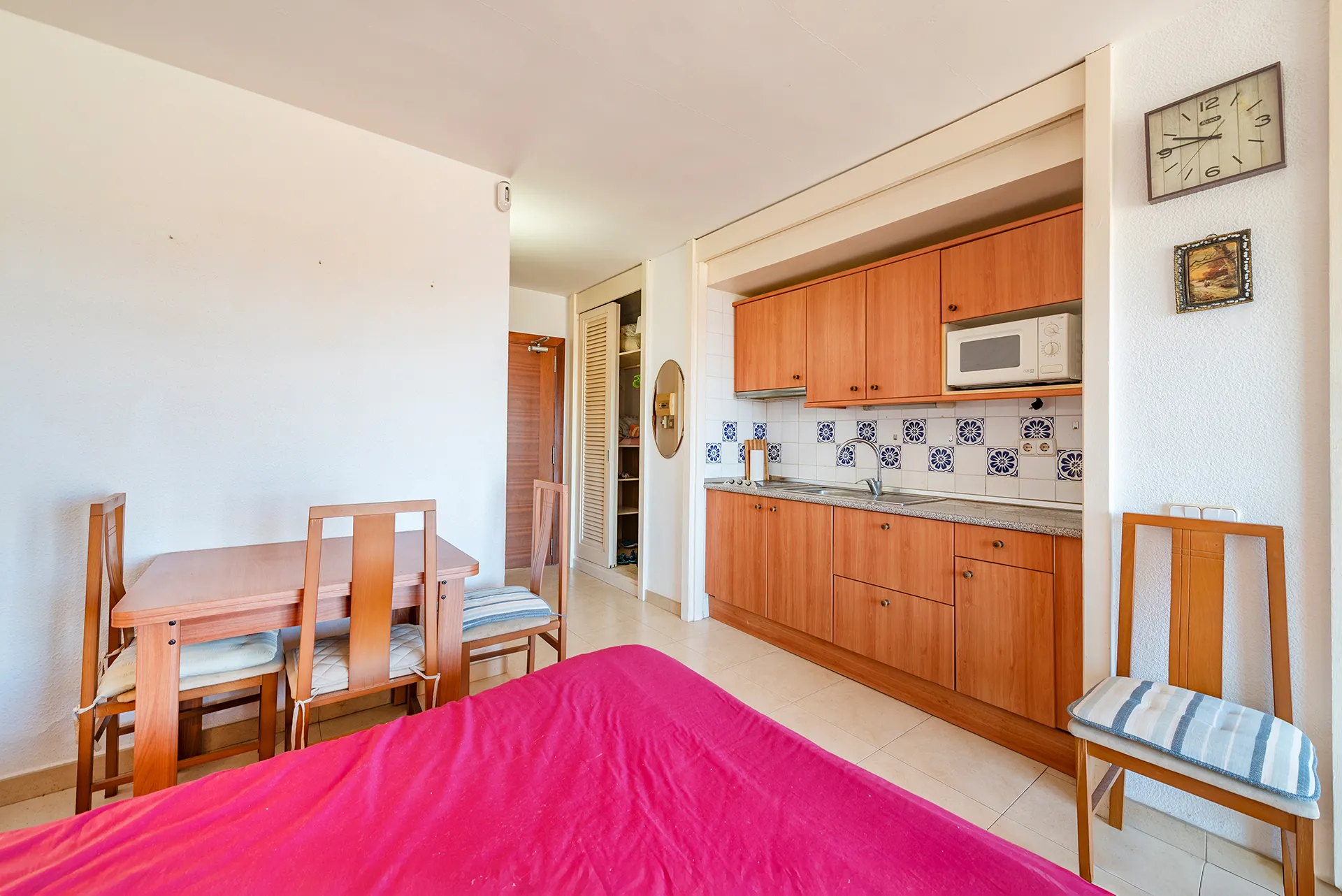 Estudi lluminós en planta superior amb àmplies vistes a les muntanyes a Alcúdia-9