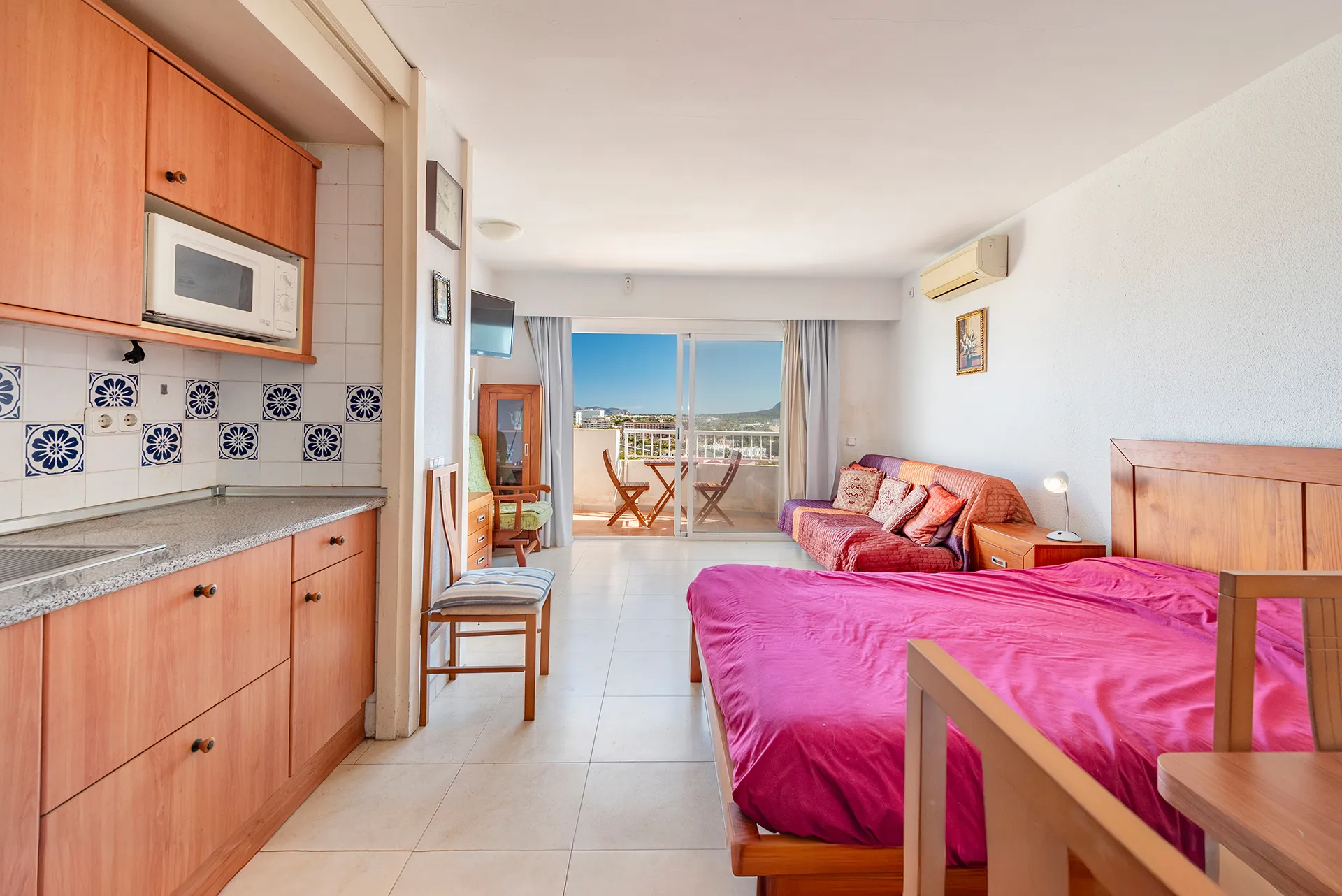 Estudi lluminós en planta superior amb àmplies vistes a les muntanyes a Alcúdia-5