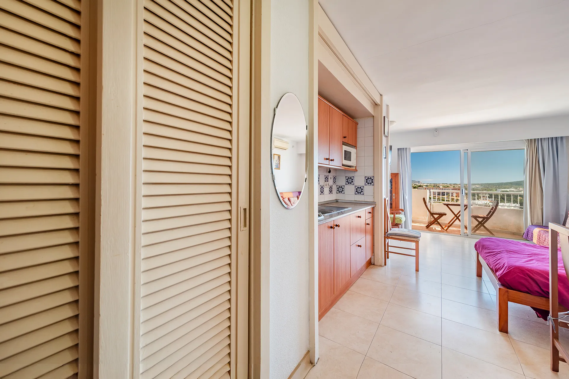 Estudi lluminós en planta superior amb àmplies vistes a les muntanyes a Alcúdia-11