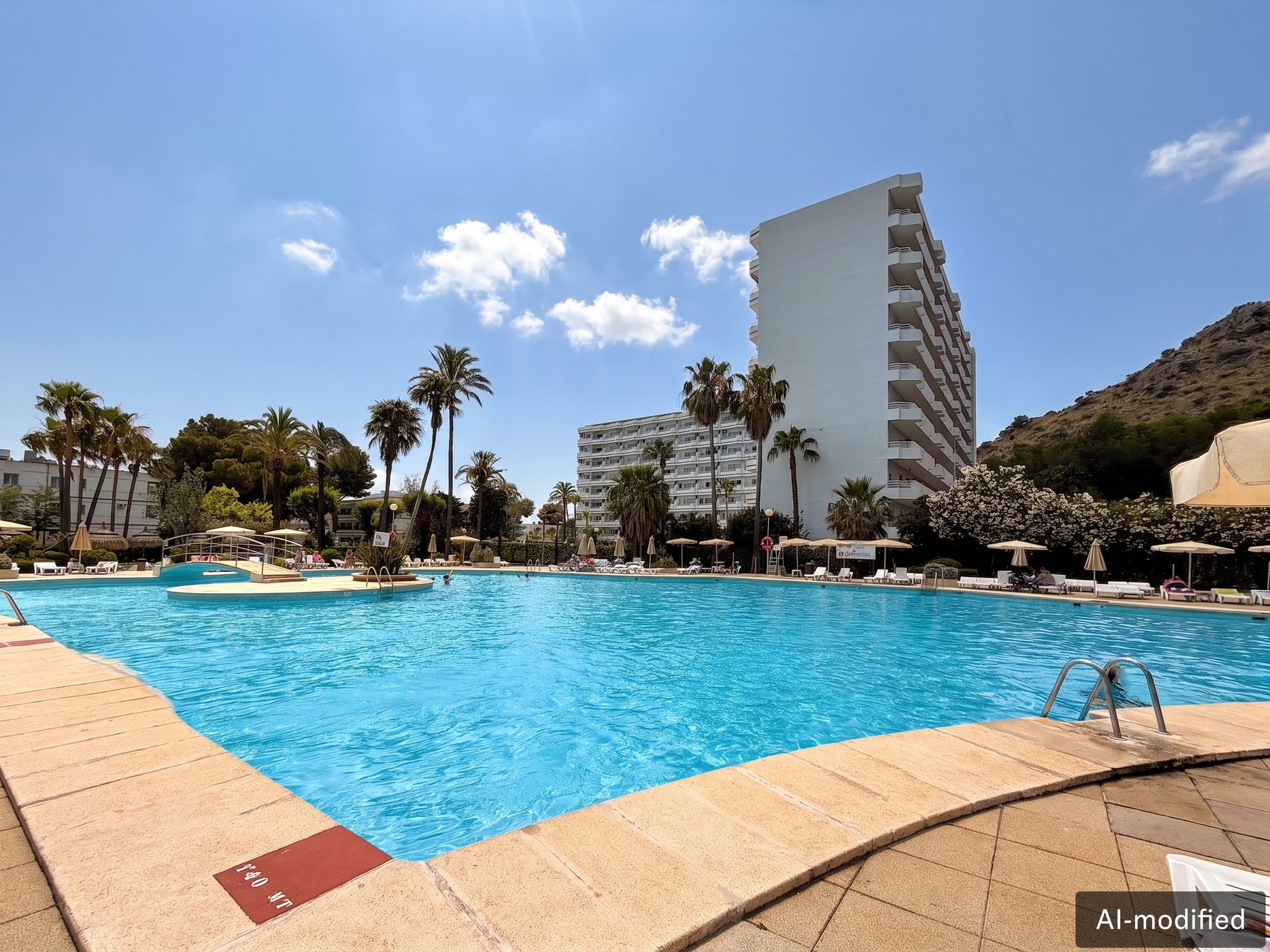Magnífico ático en edificio con varios ascensores y excelentes prestaciones en Puerto Alcudia, Mallorca-4