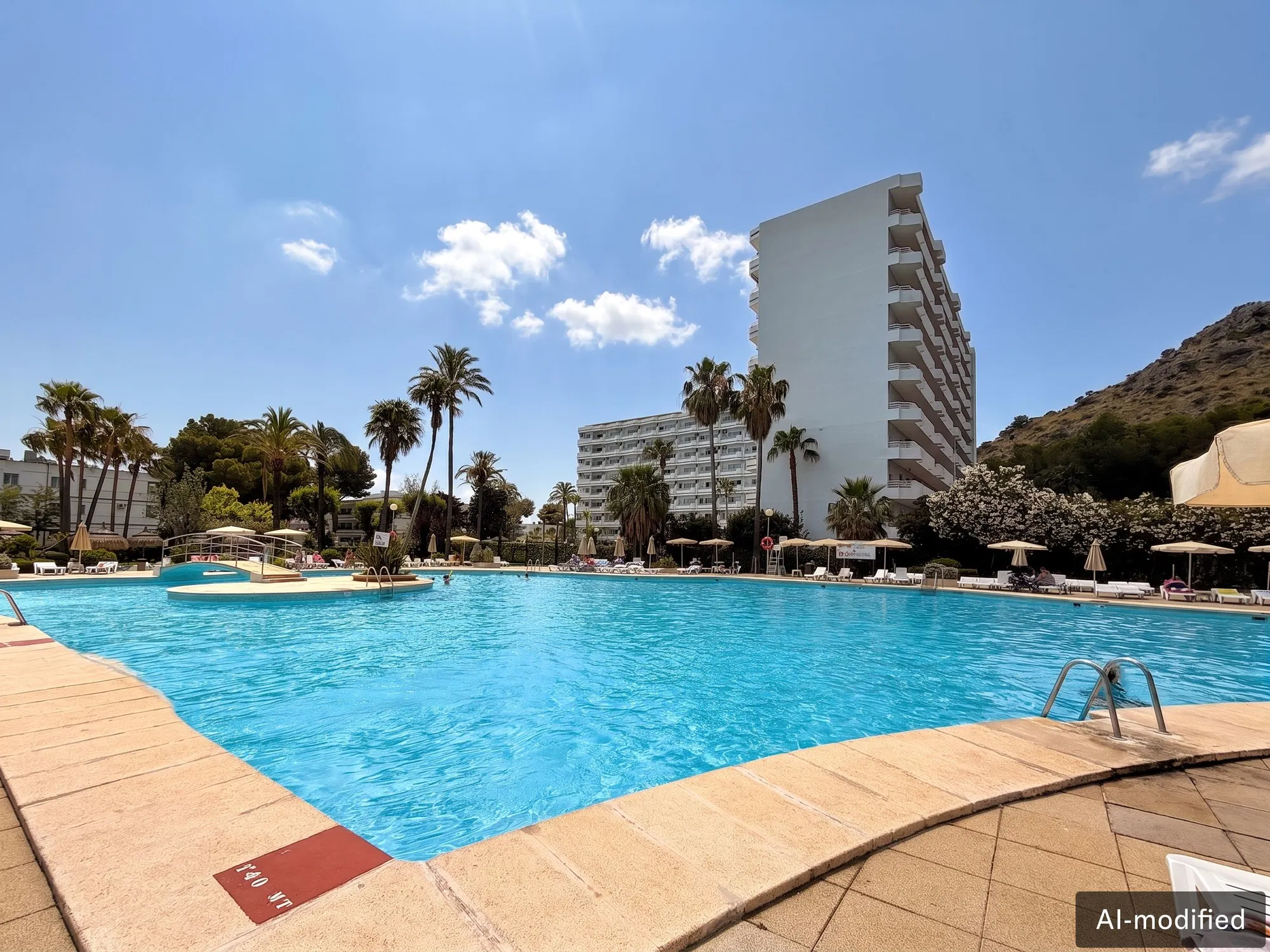 Magnífico ático en edificio con varios ascensores y excelentes prestaciones en Puerto Alcudia, Mallorca-4