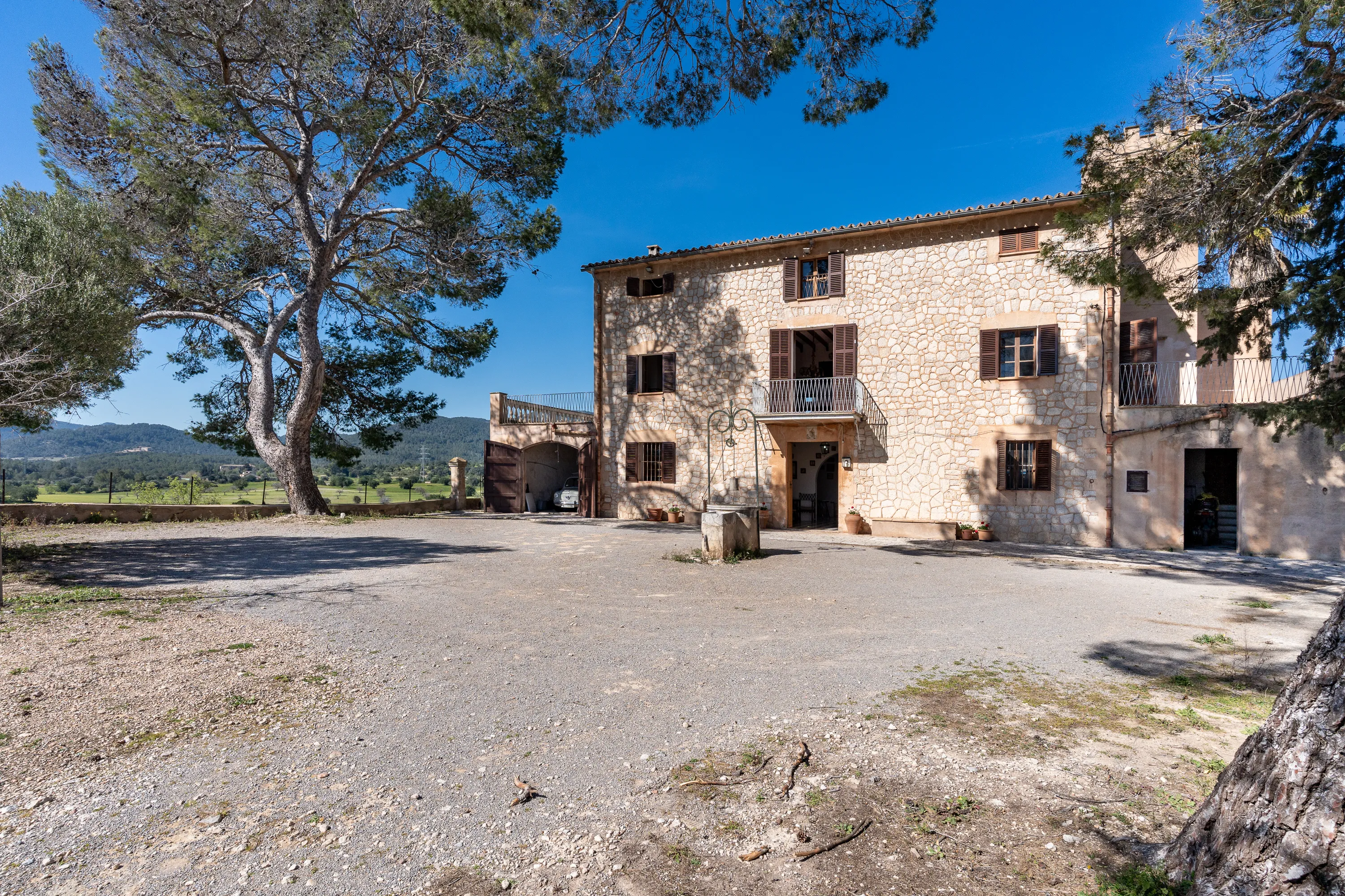 Finca mallorquina con carácter, privacidad y vistas únicas-16