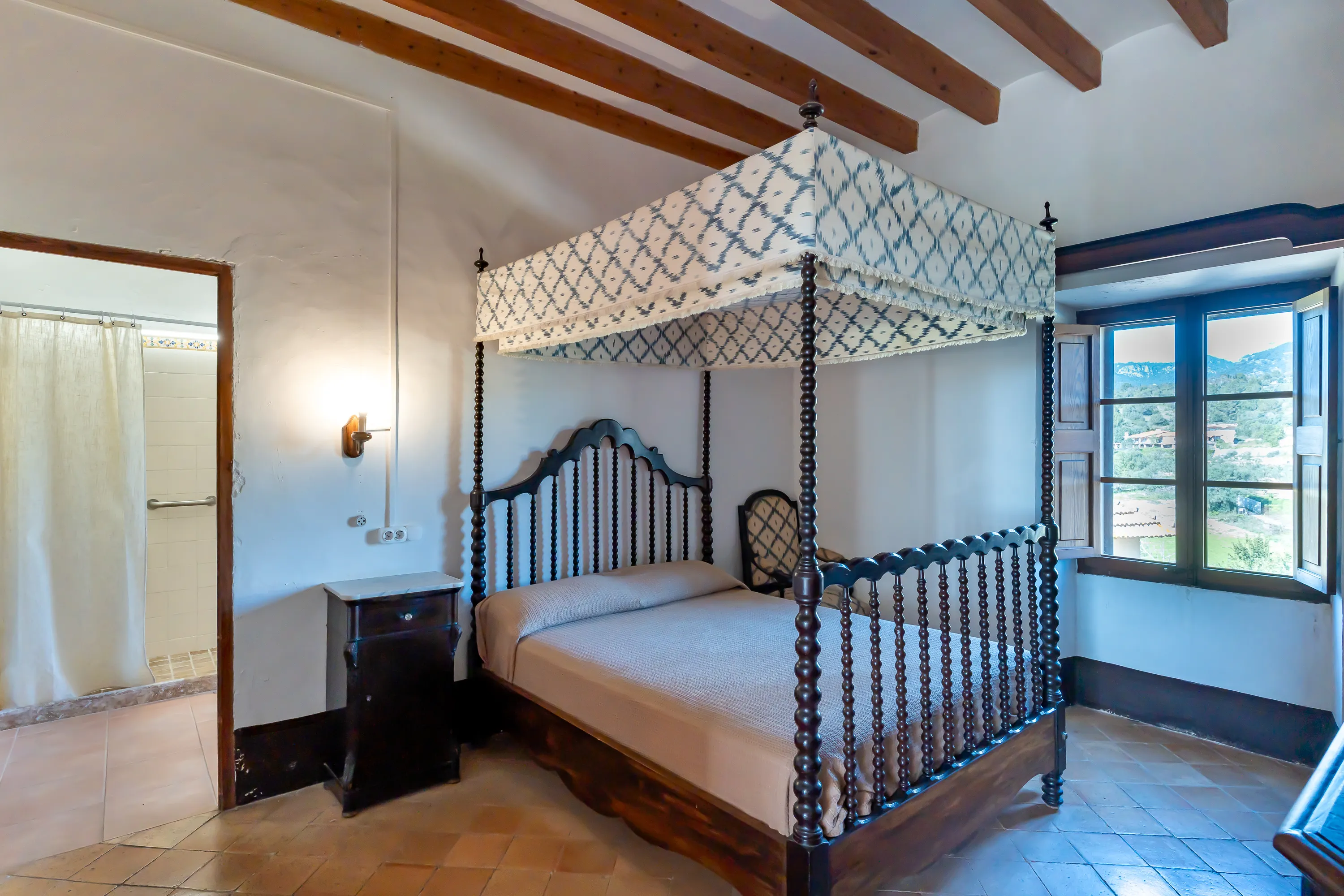 Mallorcinsk finca med karakter, privatliv og unik udsigt-8