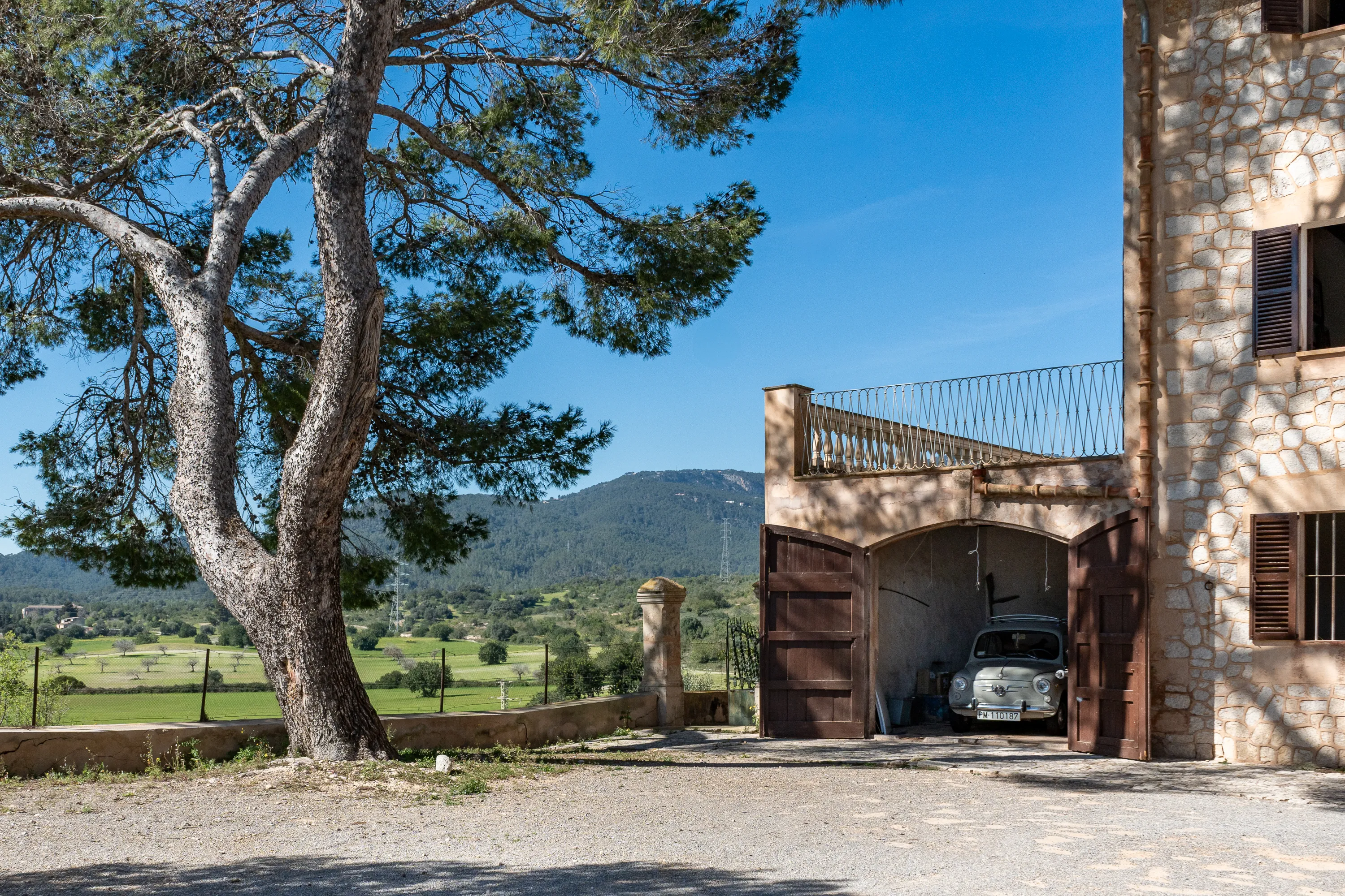 Finca mallorquina con carácter, privacidad y vistas únicas-17