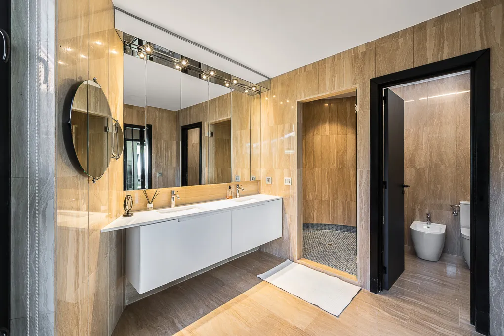 Modern villa top located and superb Bay views-10