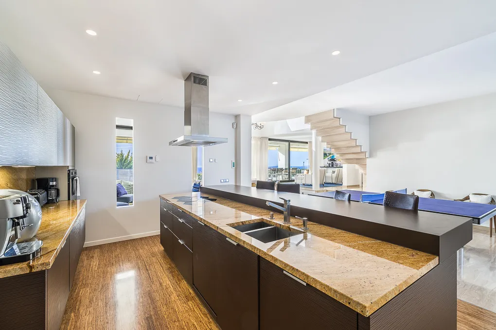 Villa moderna in posizione privilegiata e superba vista sulla baia a Bahia Azul-8