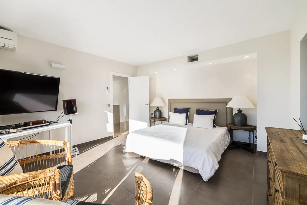 Modern villa top located and superb Bay views-8