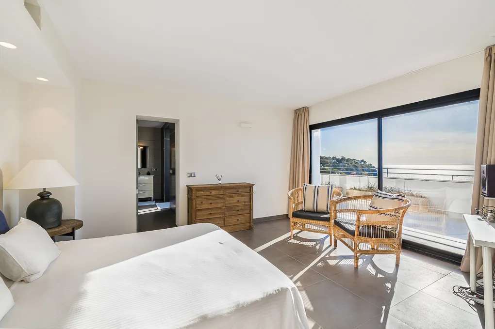 Villa moderna in posizione privilegiata e superba vista sulla baia a Bahia Azul-12