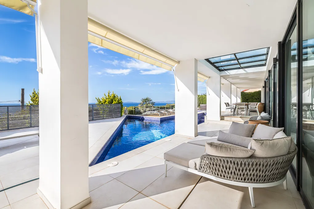 Moderne villa med bedste beliggenhed og fantastisk udsigt over bugten-3