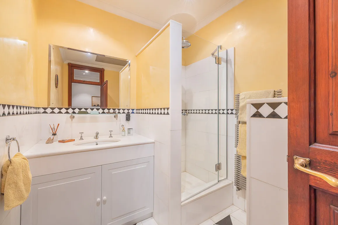 Excepcional apartamento en primera línea de mar con terraza privada en la azotea, ascensor y garaje en Calatrava-16