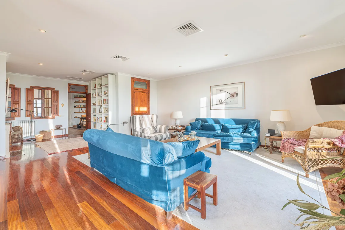 Herausragende Wohnung in 1. Meereslinie mit Dachterrasse, Lift und Garage in Calatrava-7