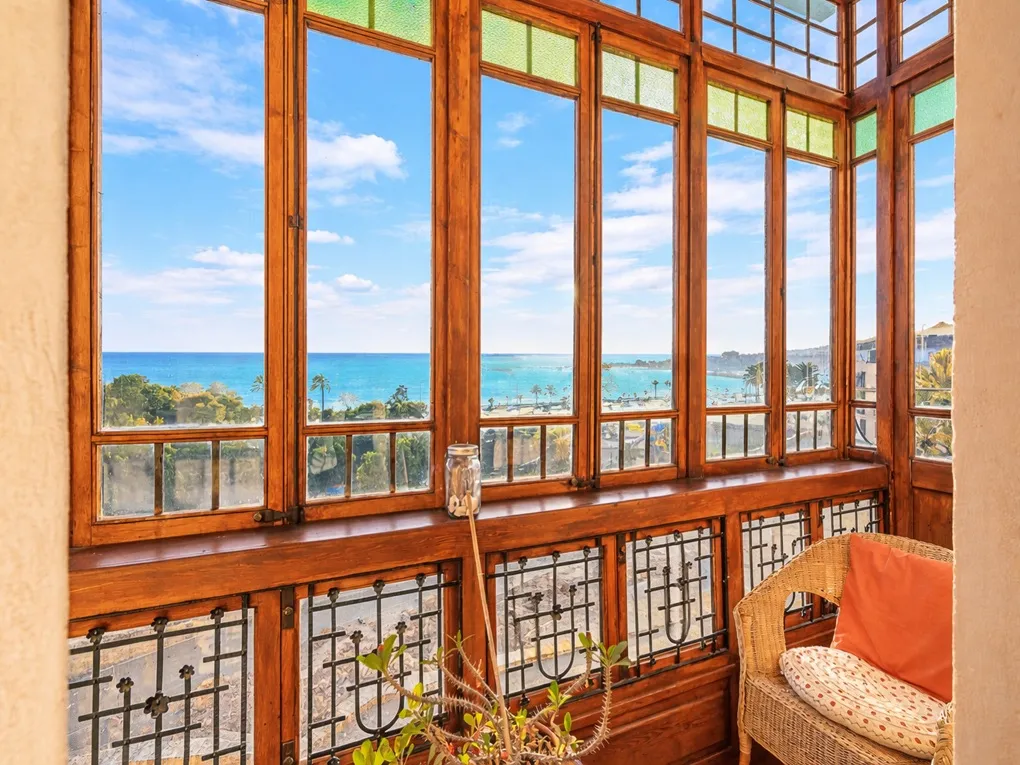 Excepcional apartamento en primera línea de mar con terraza privada en la azotea, ascensor y garaje en Calatrava-2