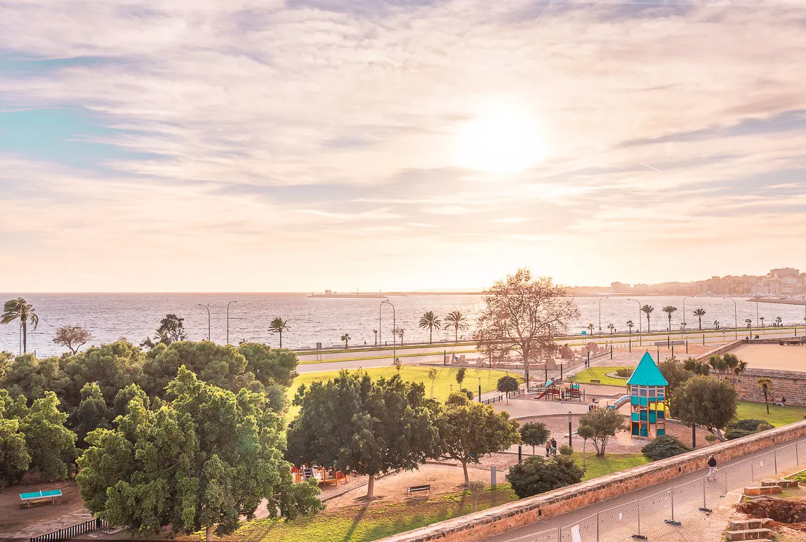 Herausragende Wohnung in 1. Meereslinie mit Dachterrasse, Lift und Garage in Calatrava-4