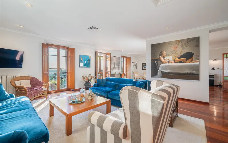 Outstanding apartment on the first sea line with roof terrace, elevator and garage in Calatrava