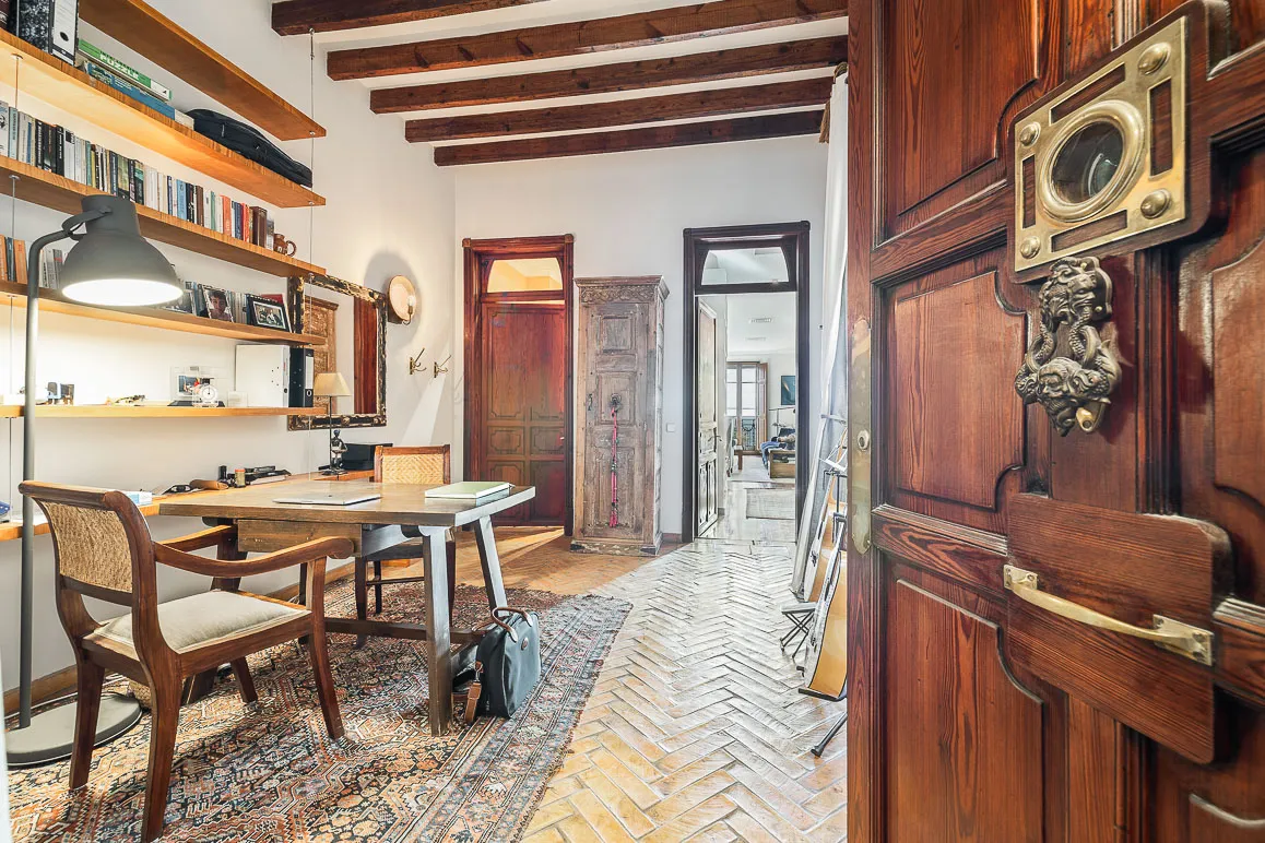 Herausragende Wohnung in 1. Meereslinie mit Dachterrasse, Lift und Garage in Calatrava-11