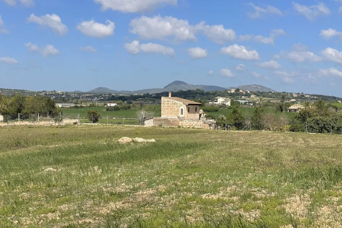 Parcela edificable con proyecto de finca aprobado y vistas al paisaje-3