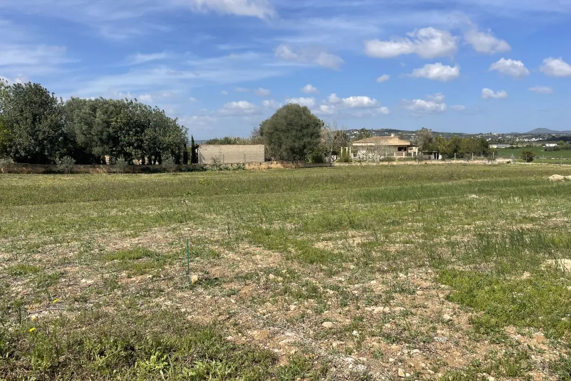 Parcela edificable con proyecto de finca aprobado y vistas al paisaje-4