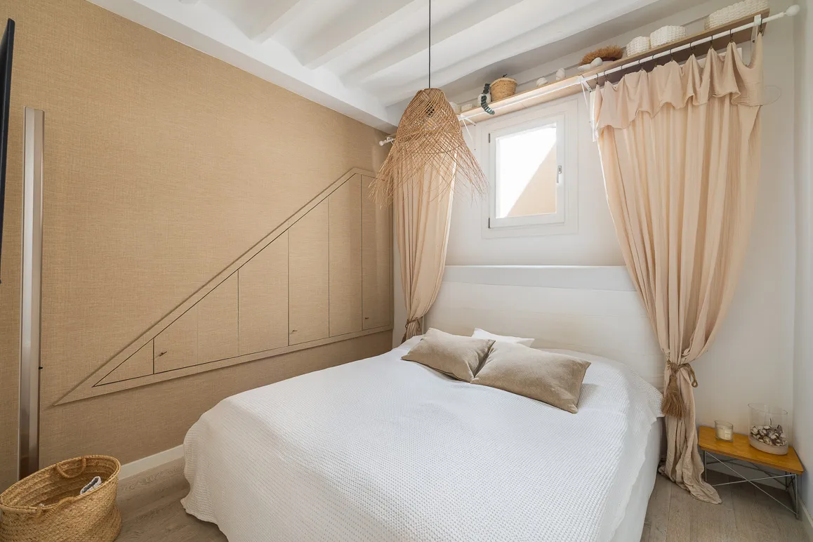 Duplex penthouse with sea view on a picturesque Old Town lane in Calatrava-10