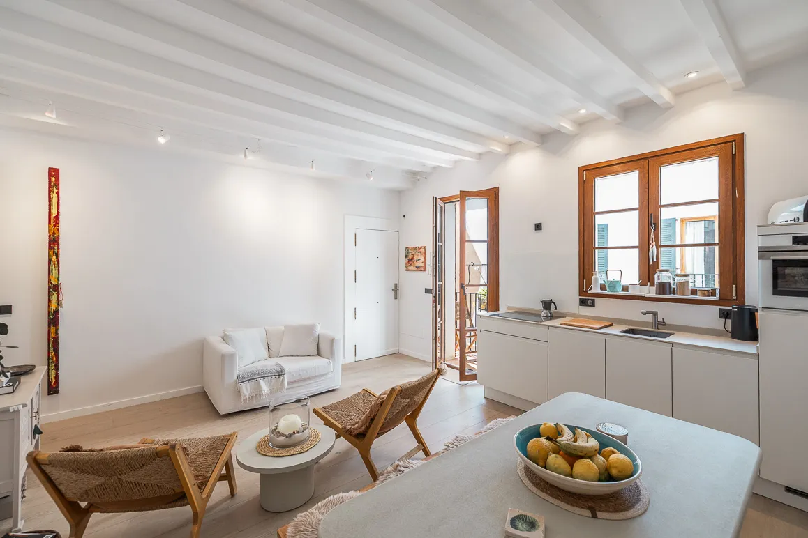 Duplex penthouse with sea view on a picturesque Old Town lane in Calatrava-7