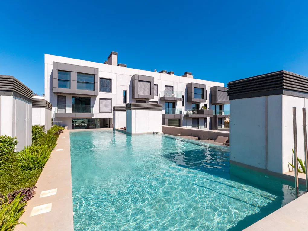 Newly built flat with terrace, parking and communal pool-12