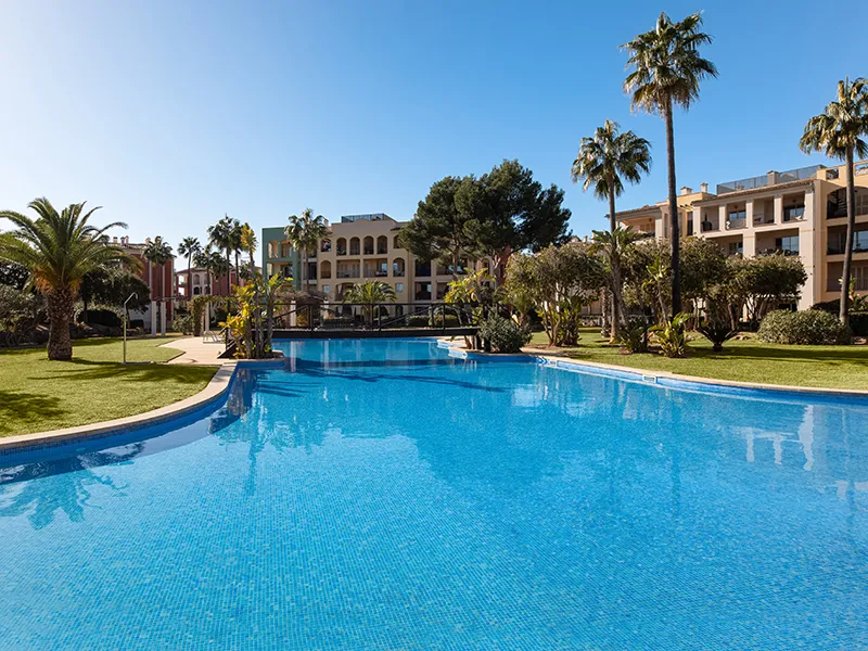 Comfortable apartment beside the golf course-1