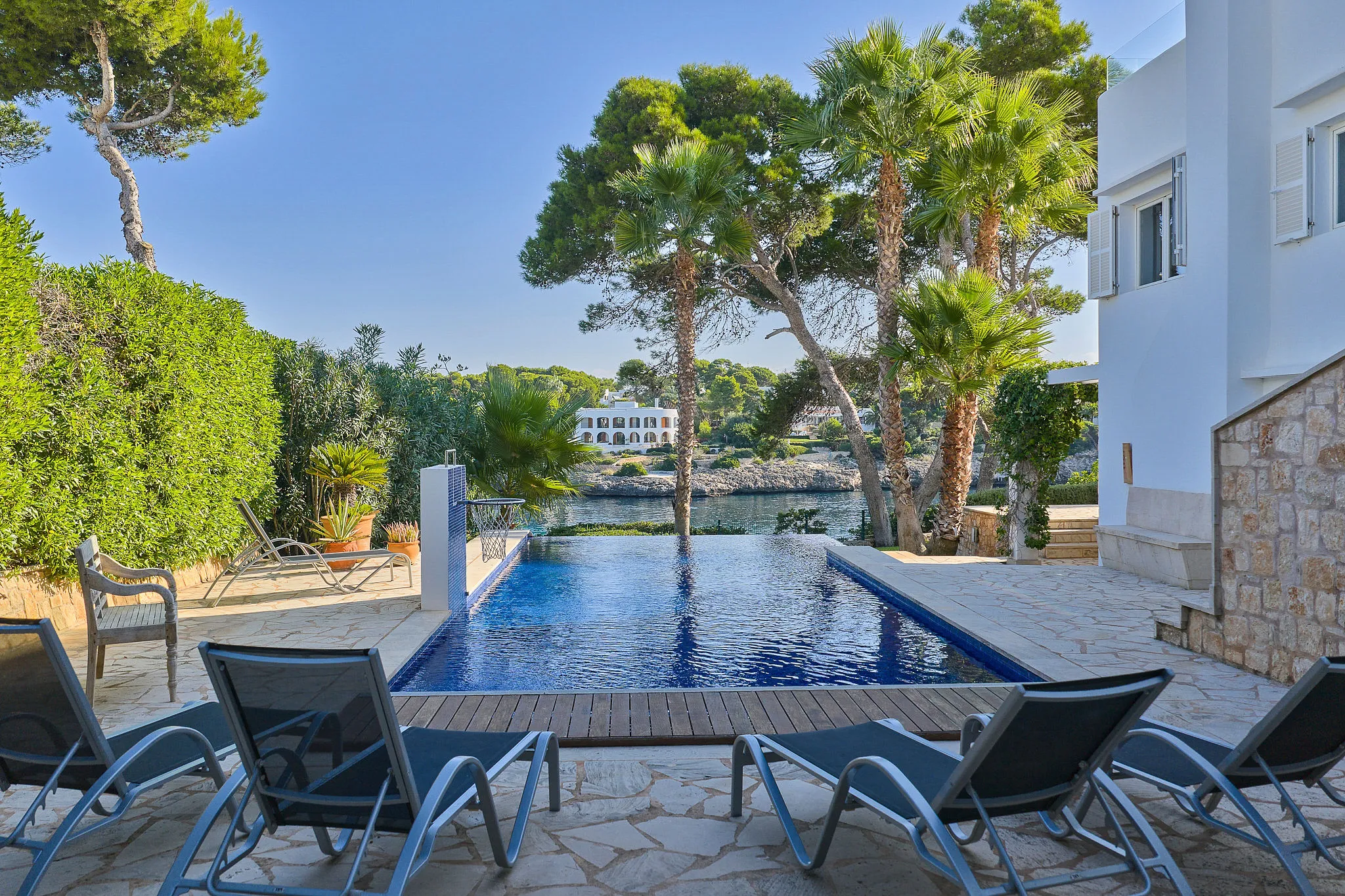 Exclusieve villa op een toplocatie met toegang tot de zee-4