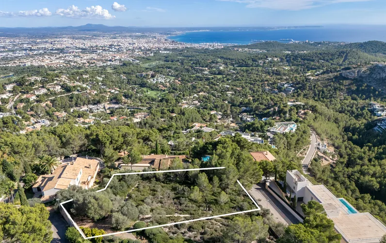 Bouwperceel met bouwvergunning en uitzicht op zee in Son Vida