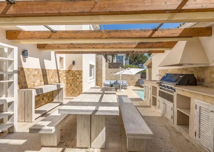 Vacker villa med panoramautsikt-10