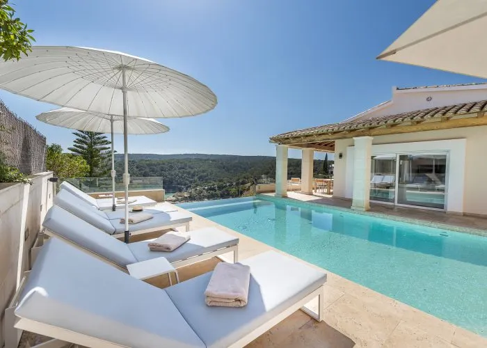 Vacker villa med panoramautsikt-11