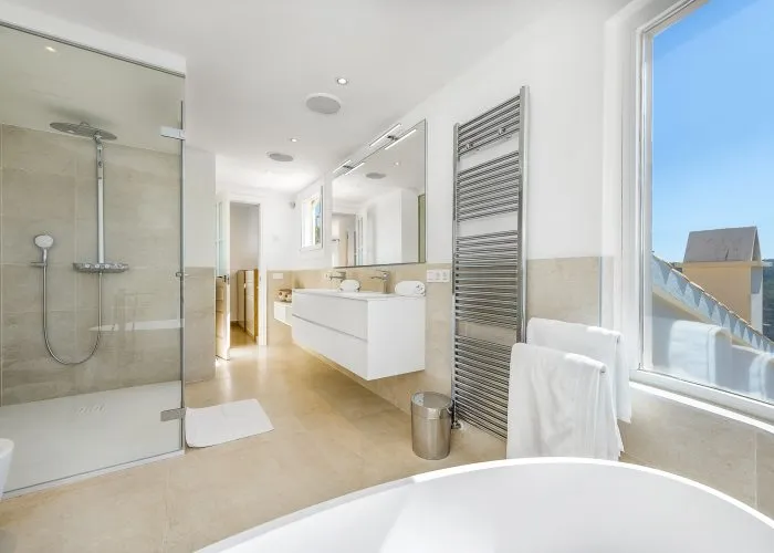 Smuk villa med panoramaudsigt-17