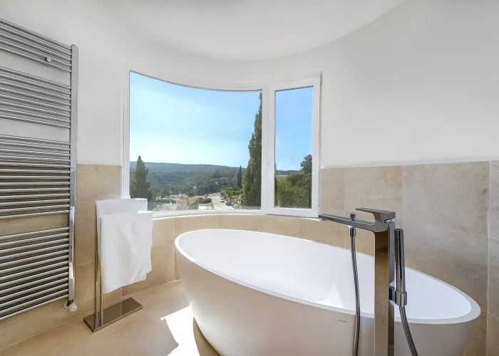 Vacker villa med panoramautsikt-12