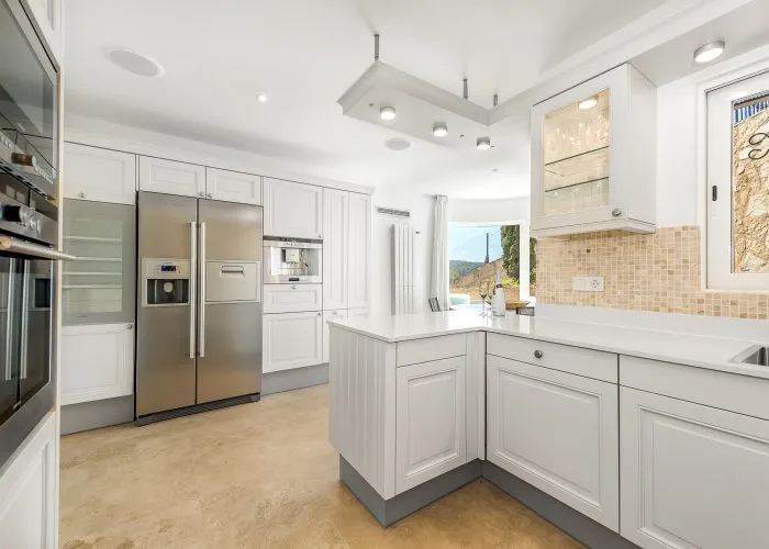 Vacker villa med panoramautsikt-7