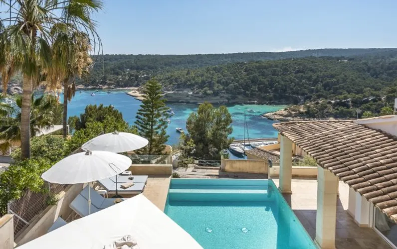 Vacker villa med panoramautsikt