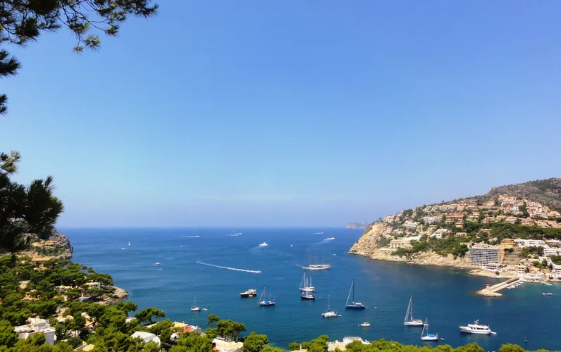 Eksklusiv grund med godkendt projekt og betagende havudsigt