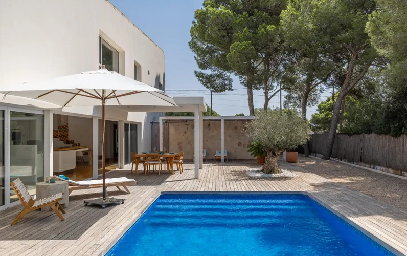 Modern villa with contemporary design and big plot