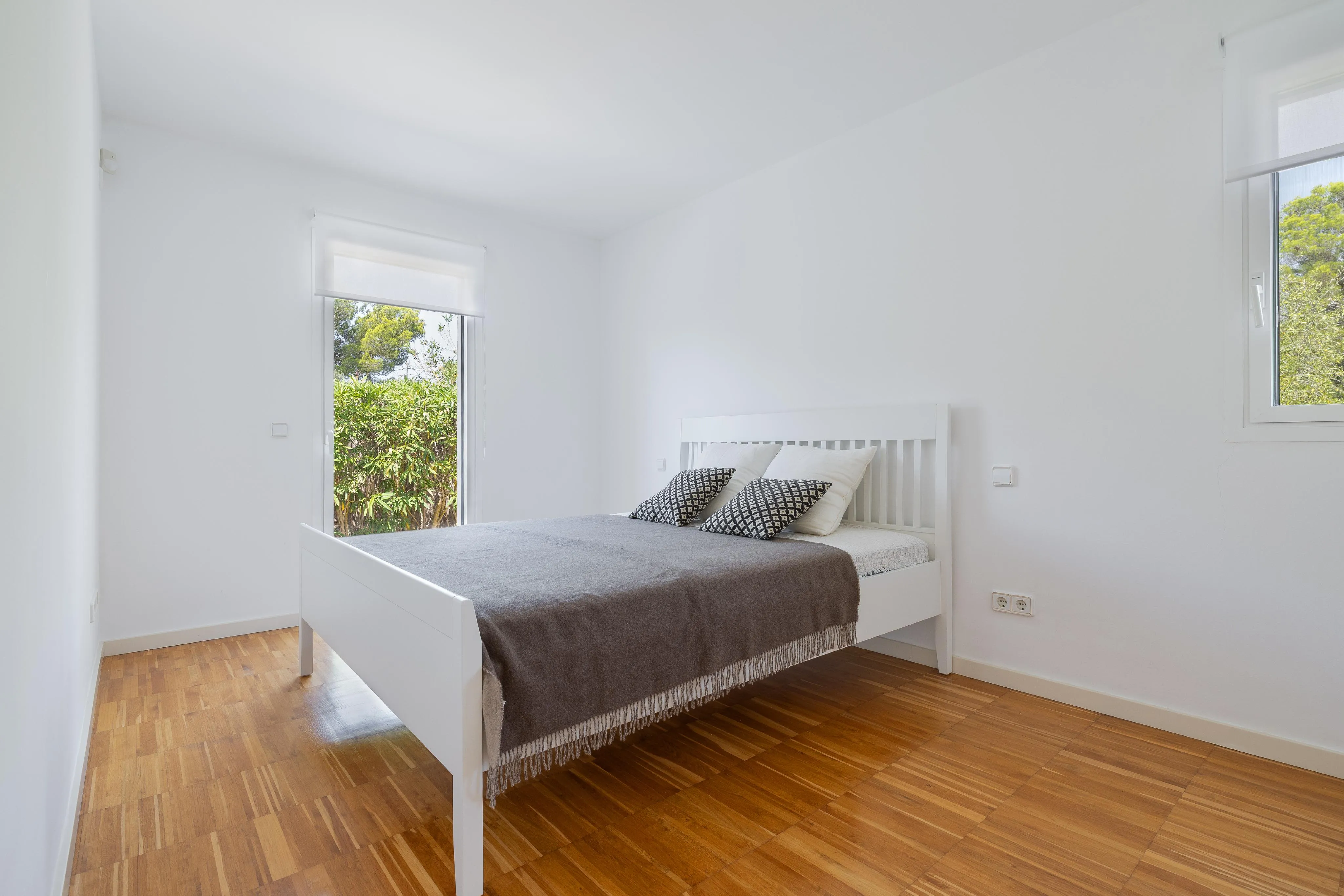 Nowoczesny dom o współczesnym designie z podwójną działką-9